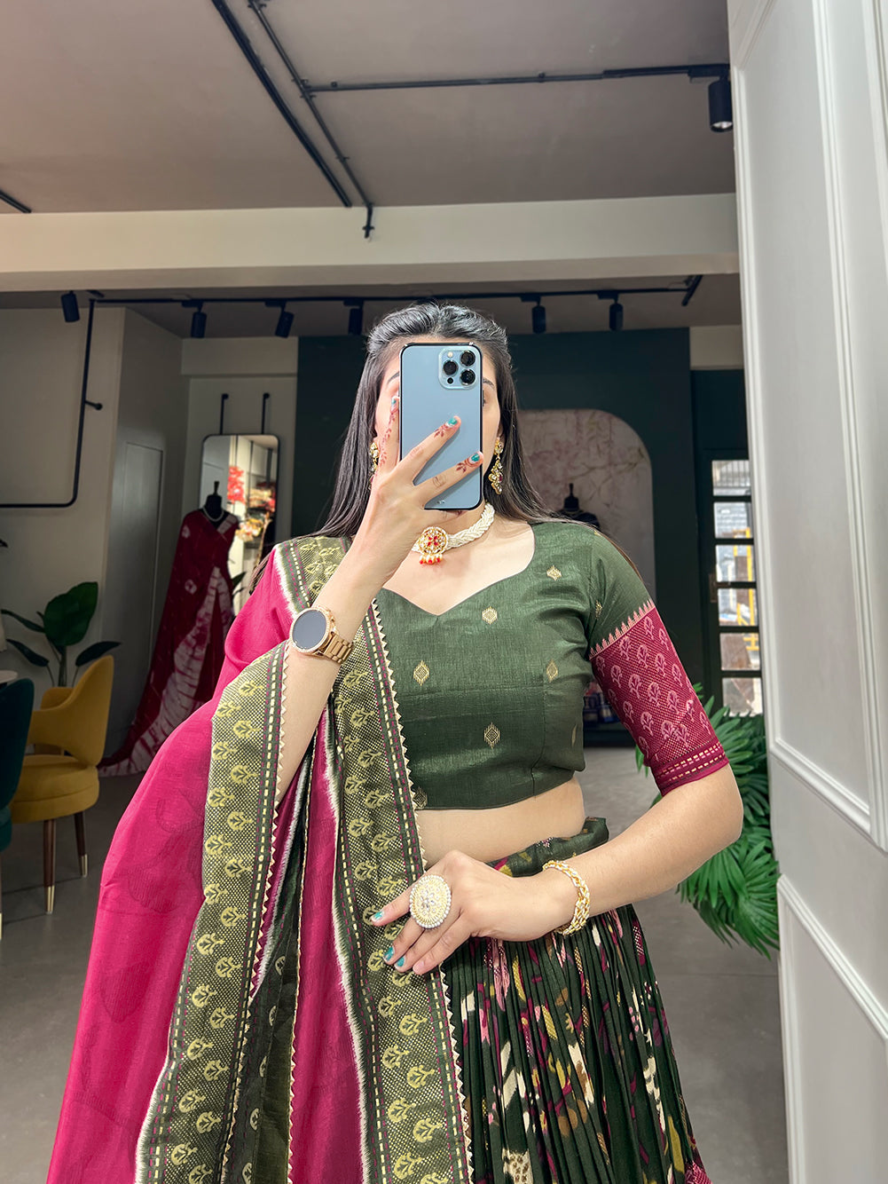 WOMEN'S COLLECTION